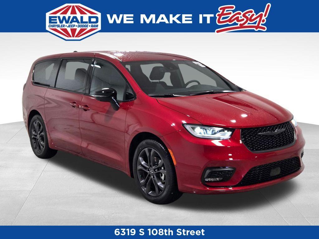 new 2026 Chrysler Pacifica car, priced at $43,257