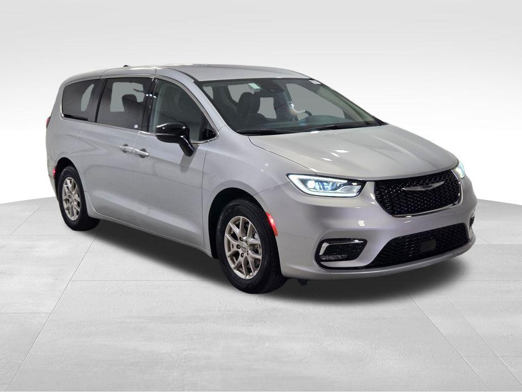 used 2024 Chrysler Pacifica car, priced at $27,265