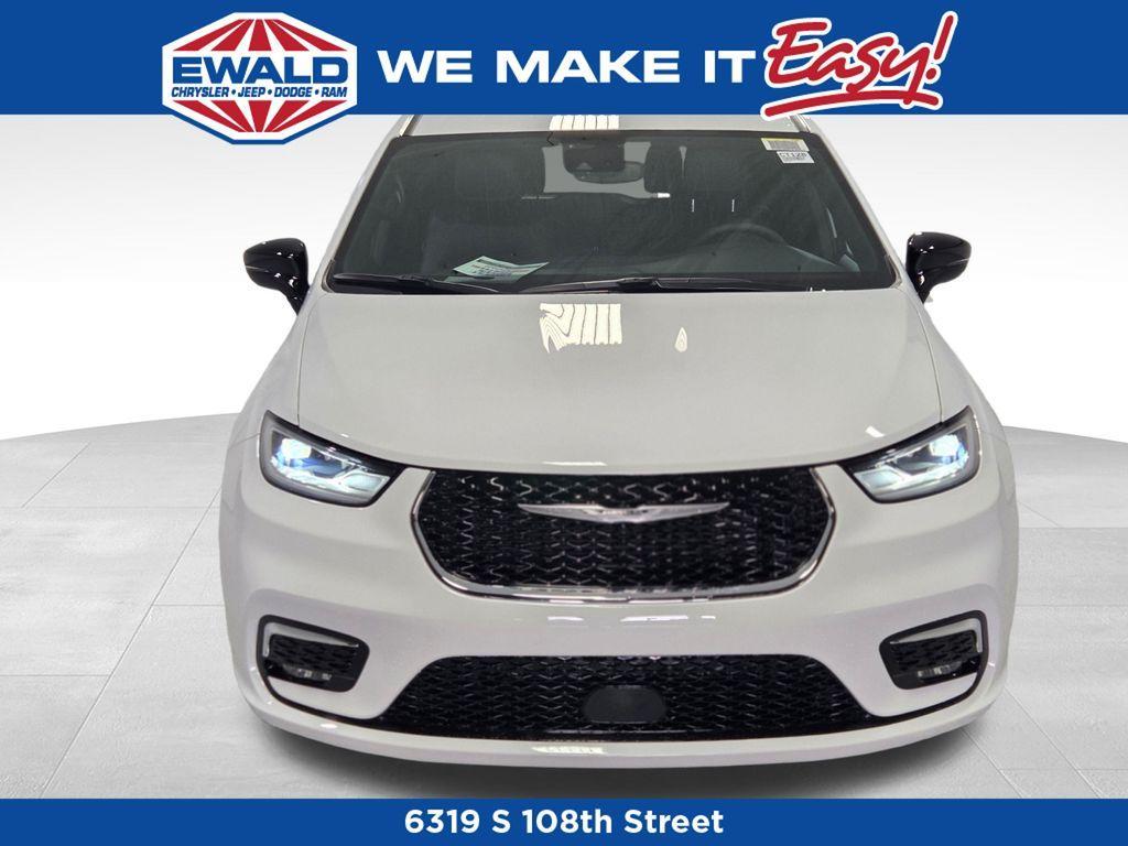 new 2026 Chrysler Pacifica car, priced at $41,566