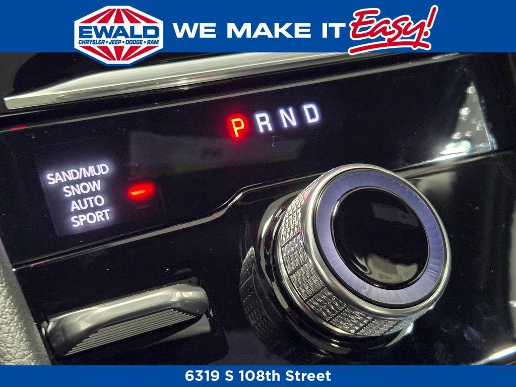 new 2025 Jeep Grand Cherokee car, priced at $47,582