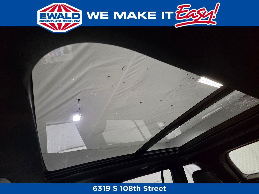 new 2025 Jeep Grand Cherokee car, priced at $47,582