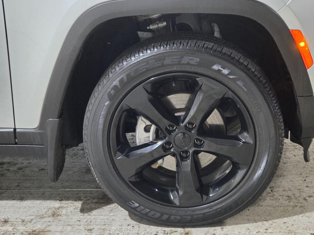 used 2022 Jeep Grand Cherokee car, priced at $31,800