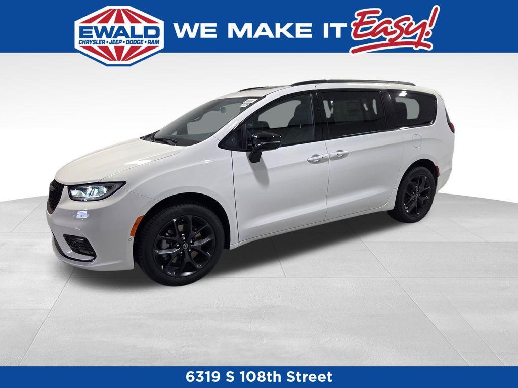 new 2026 Chrysler Pacifica car, priced at $51,646