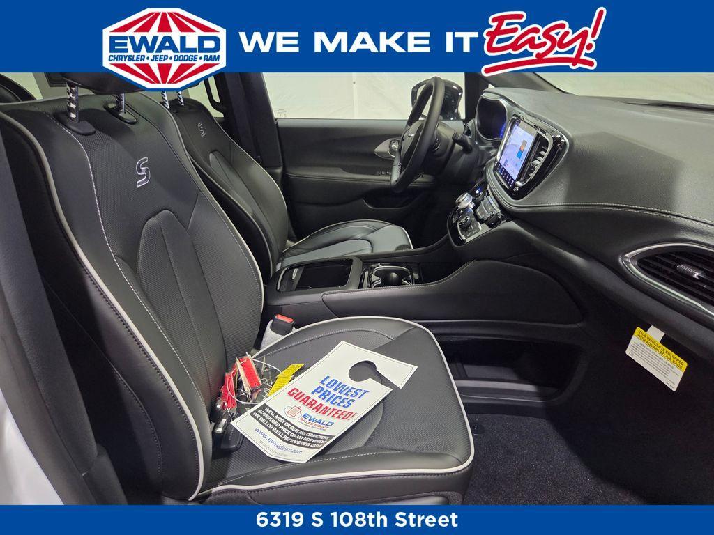 new 2026 Chrysler Pacifica car, priced at $51,646