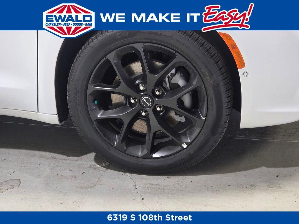 new 2026 Chrysler Pacifica car, priced at $51,646