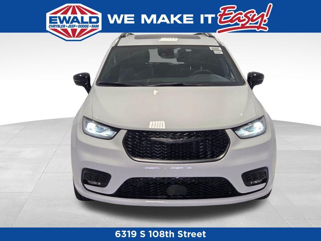 new 2026 Chrysler Pacifica car, priced at $51,646