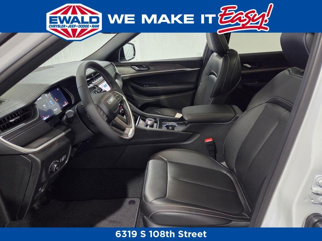 new 2025 Jeep Grand Cherokee car, priced at $47,945