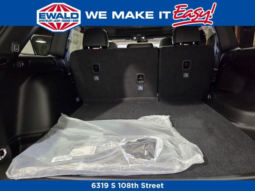 new 2025 Jeep Grand Cherokee car, priced at $47,012