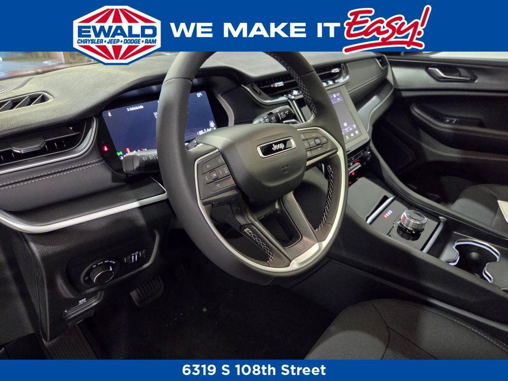 new 2025 Jeep Grand Cherokee car, priced at $35,905