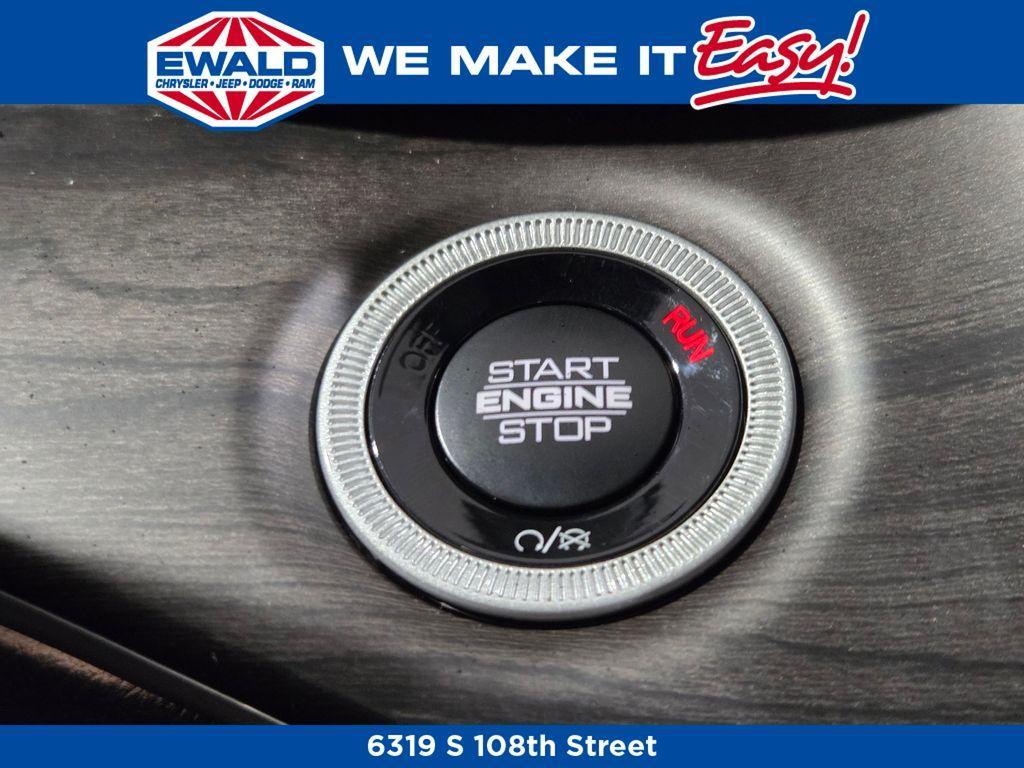 new 2025 Jeep Grand Cherokee car, priced at $47,935