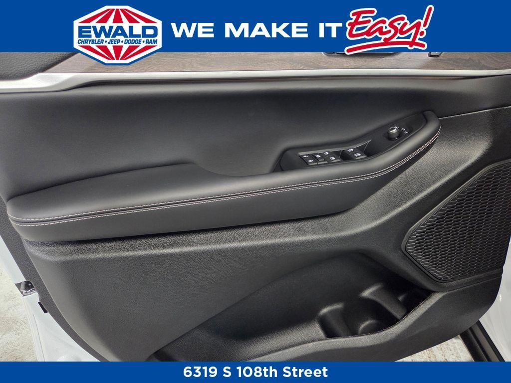 new 2025 Jeep Grand Cherokee car, priced at $47,935