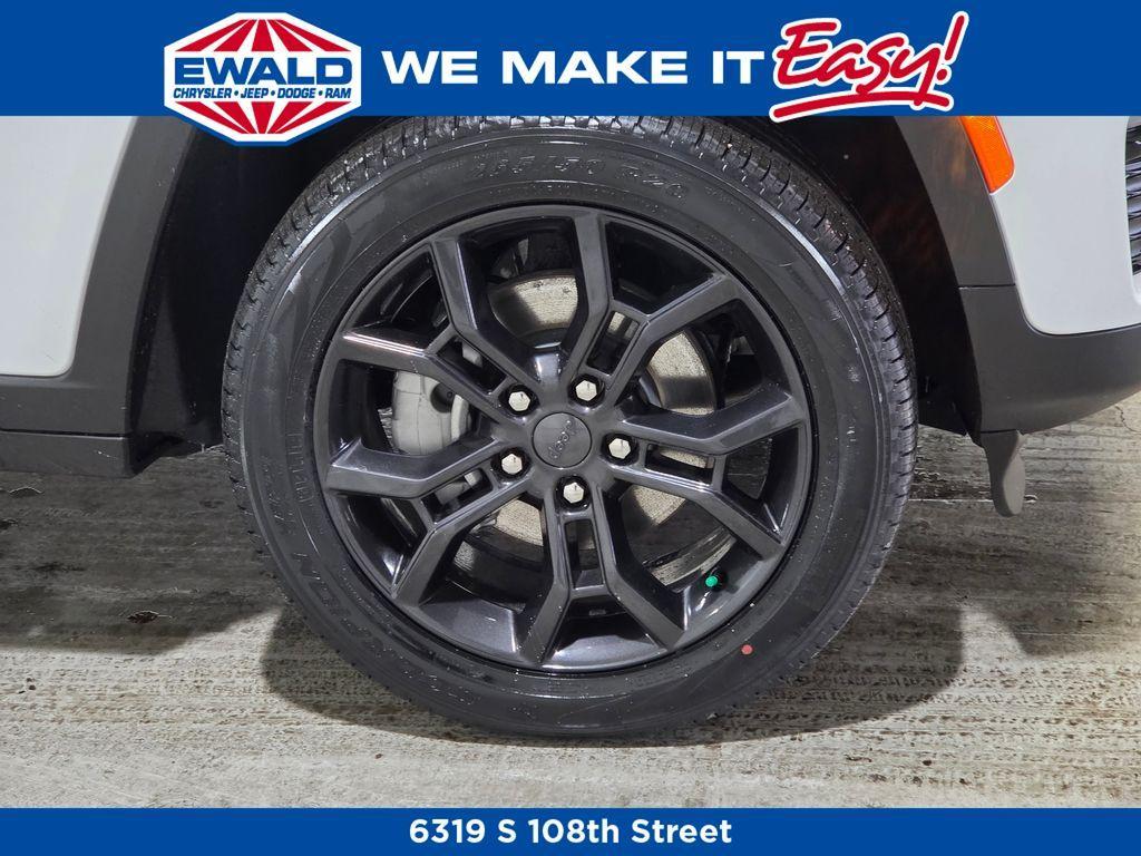 new 2025 Jeep Grand Cherokee car, priced at $47,935