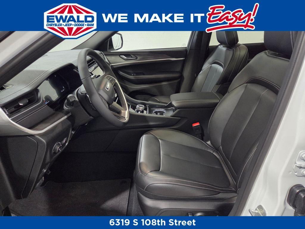 new 2025 Jeep Grand Cherokee car, priced at $47,935