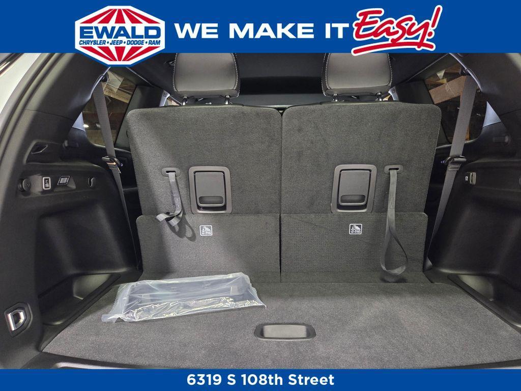 new 2025 Jeep Grand Cherokee L car, priced at $42,881