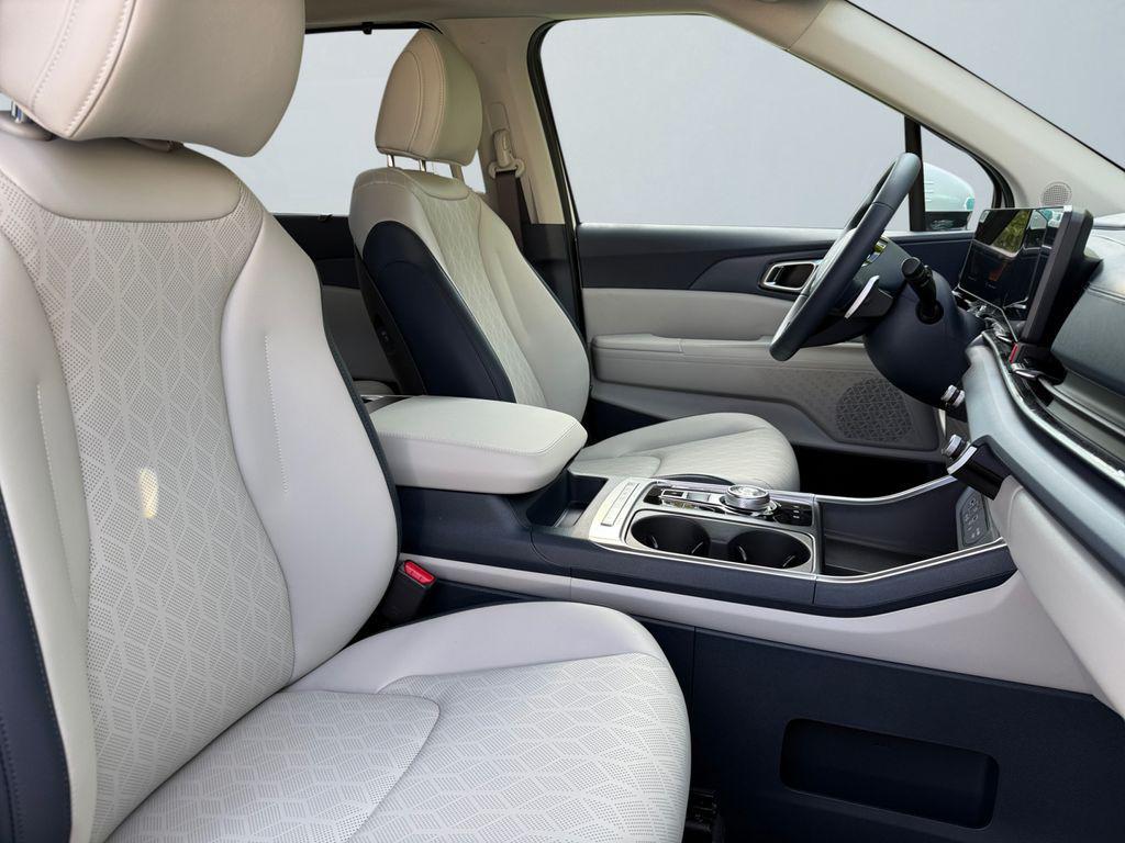 new 2026 Kia Carnival Hybrid car, priced at $43,421