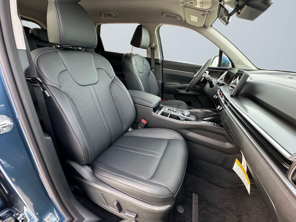 new 2026 Kia Sorento Hybrid car, priced at $41,899