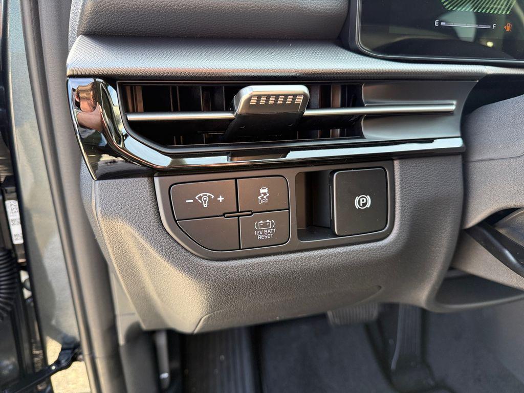 new 2026 Kia Sportage Hybrid car, priced at $30,658