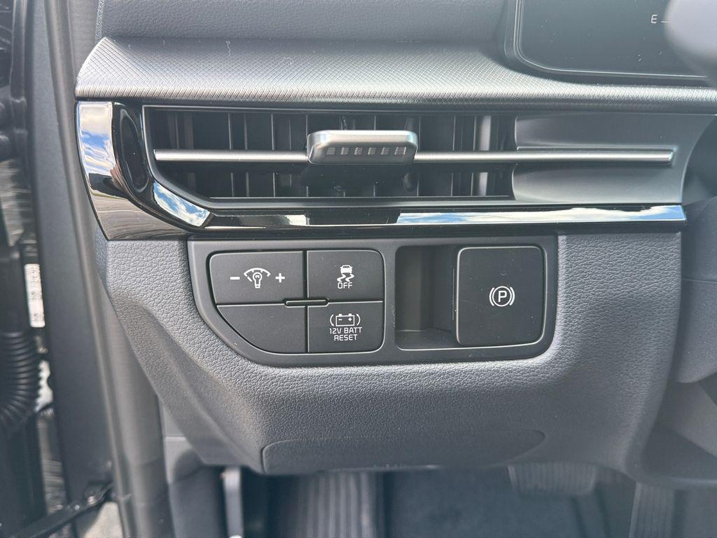 new 2026 Kia Sportage Hybrid car, priced at $30,658