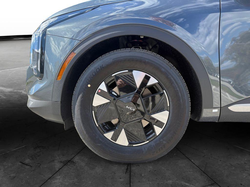 new 2026 Kia Sportage Hybrid car, priced at $30,658