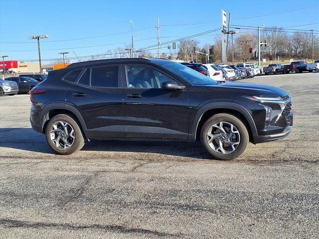 used 2025 Chevrolet Trax car, priced at $20,387