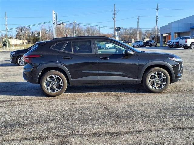 used 2025 Chevrolet Trax car, priced at $20,387