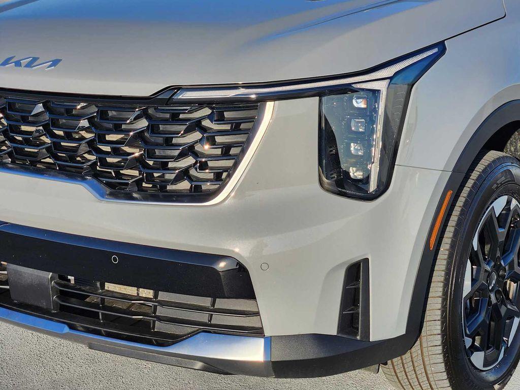 used 2025 Kia Sorento car, priced at $33,990