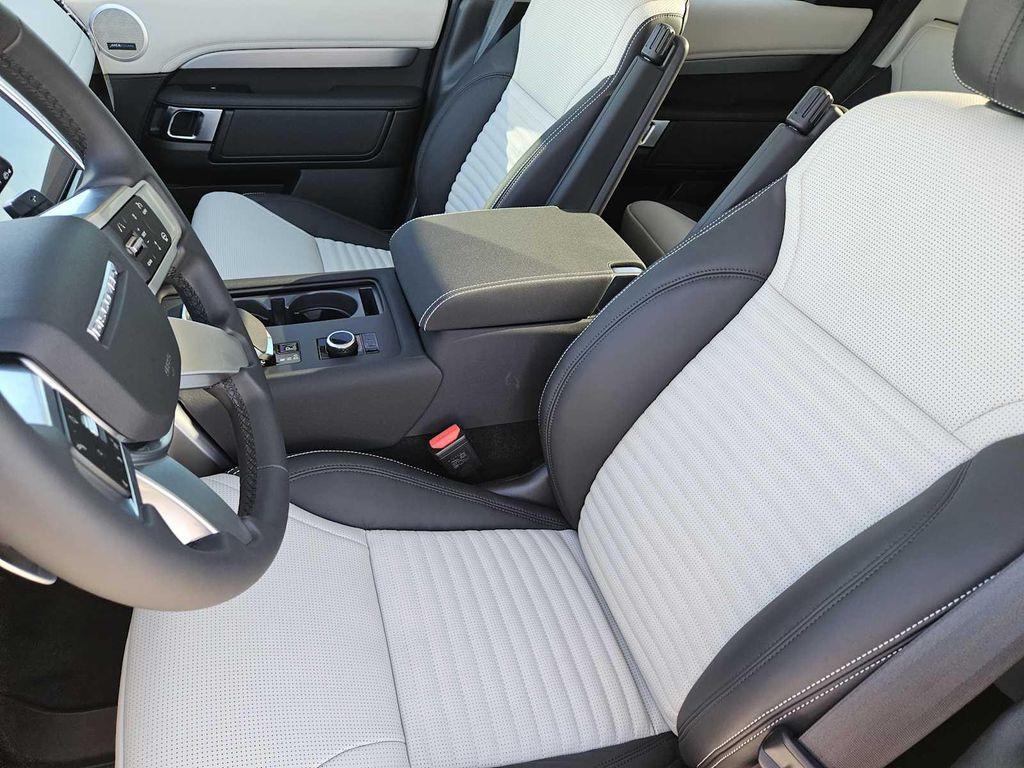 new 2026 Land Rover Discovery car, priced at $78,021