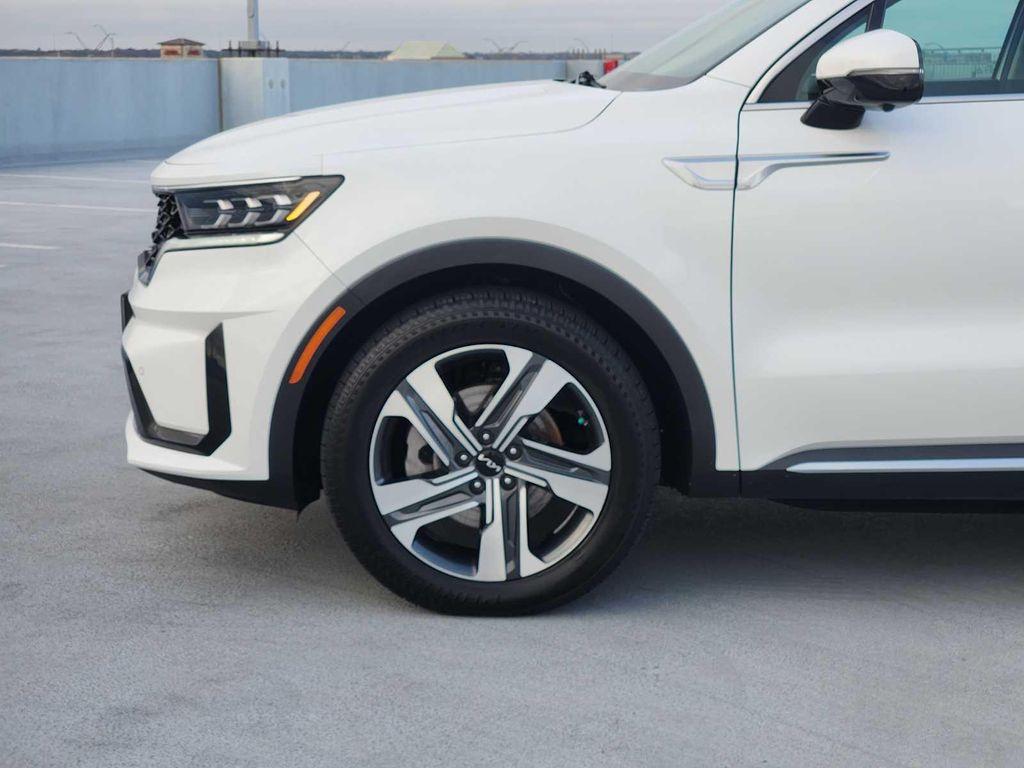 used 2023 Kia Sorento Plug-In Hybrid car, priced at $35,990