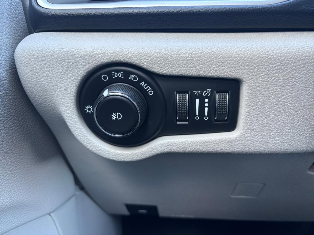 used 2017 Chrysler Pacifica car, priced at $10,996