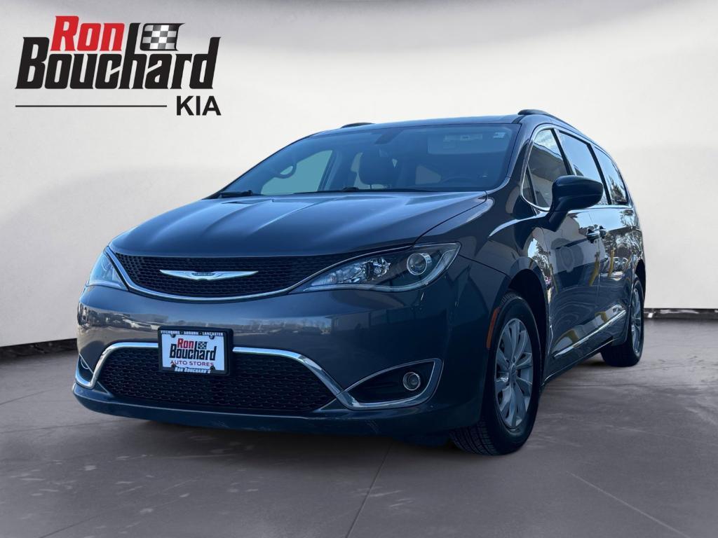 used 2017 Chrysler Pacifica car, priced at $10,996