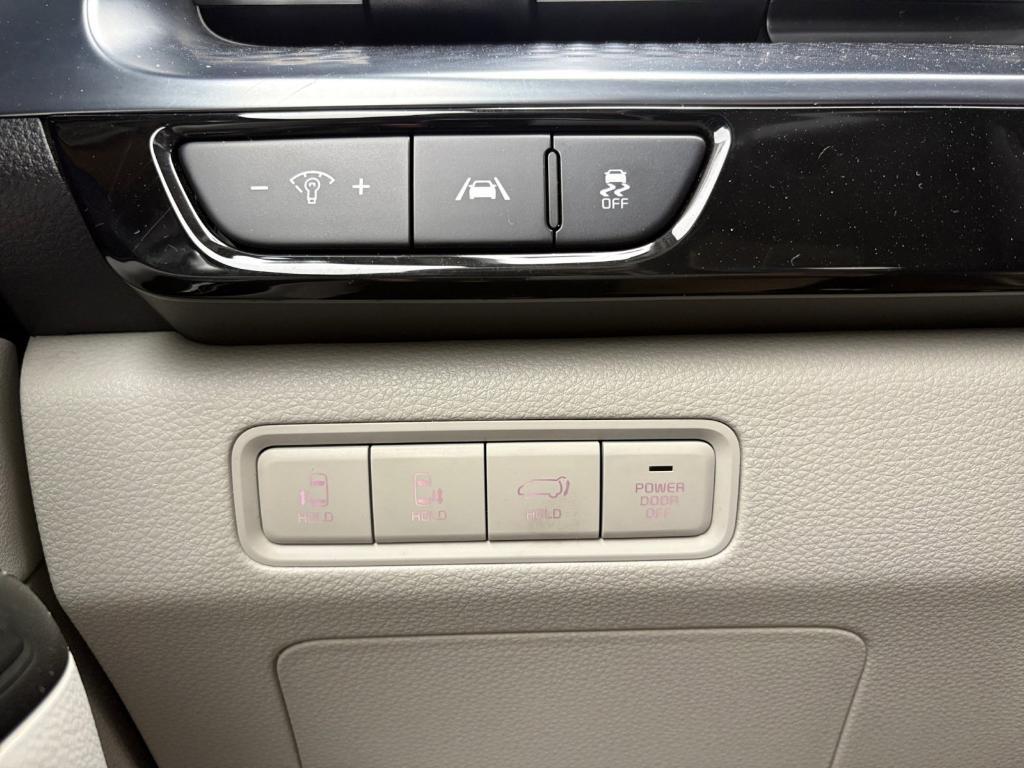 used 2022 Kia Carnival car, priced at $25,692