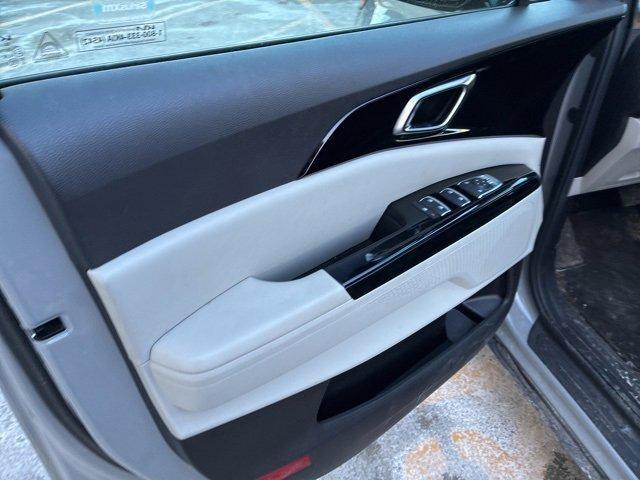 used 2023 Kia Carnival car, priced at $30,391