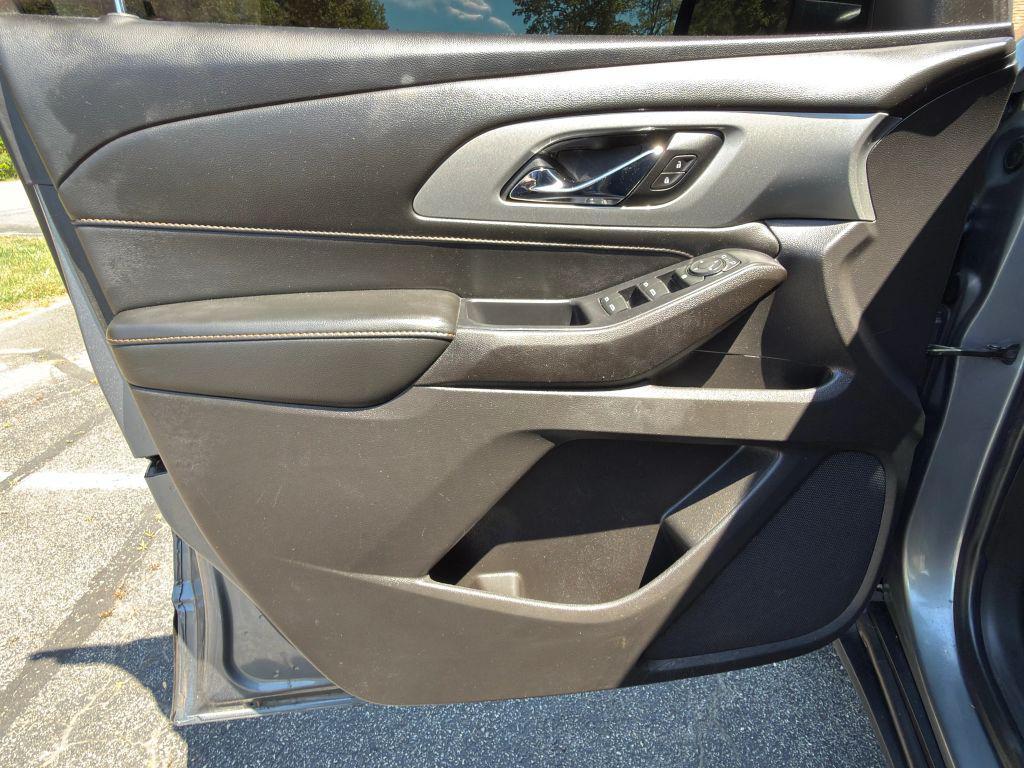 used 2021 Chevrolet Traverse car, priced at $11,800