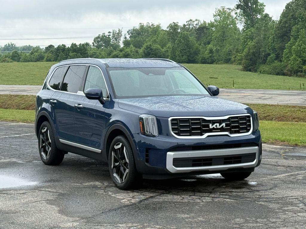 used 2025 Kia Telluride car, priced at $34,200
