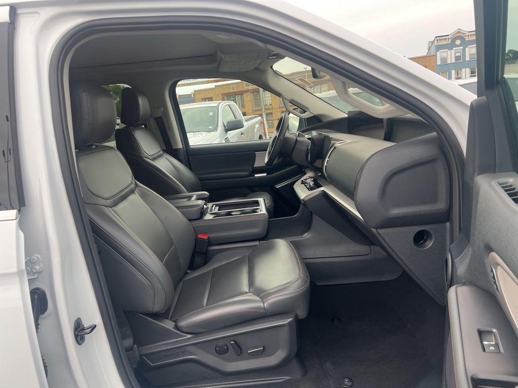 used 2025 Ford Expedition car, priced at $59,000