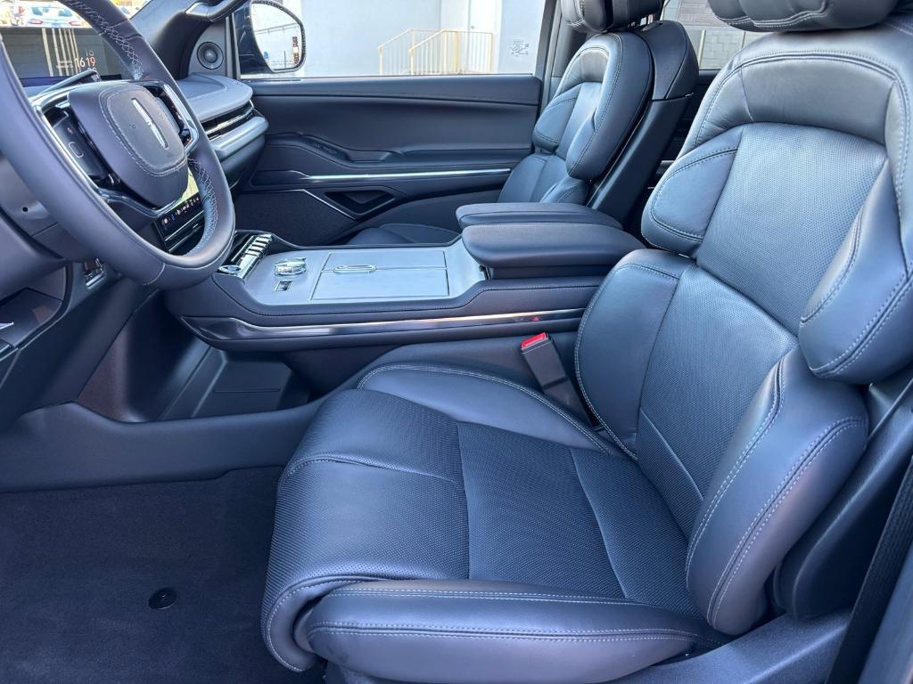 new 2025 Lincoln Navigator L car, priced at $106,633