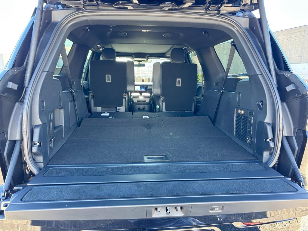 new 2025 Lincoln Navigator L car, priced at $106,633