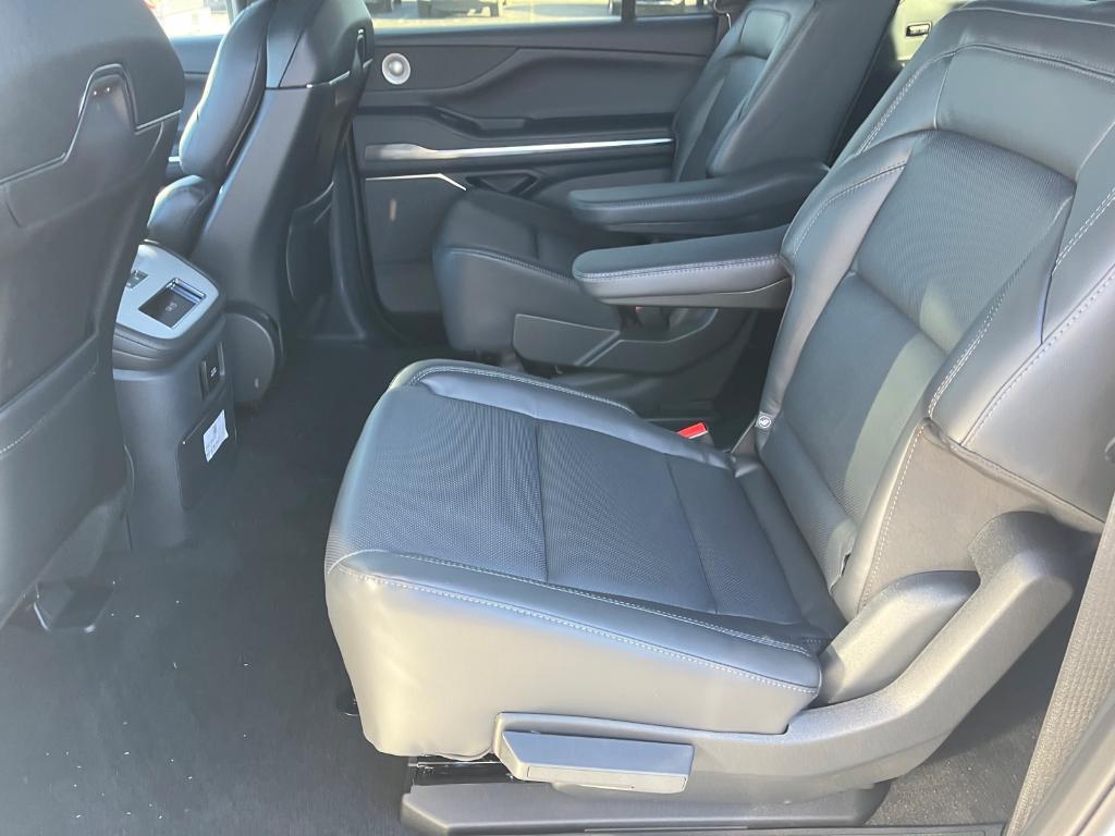 new 2025 Lincoln Navigator L car, priced at $107,368