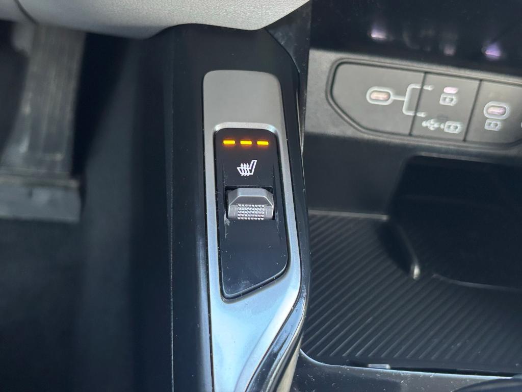 used 2025 Kia Sorento car, priced at $28,523