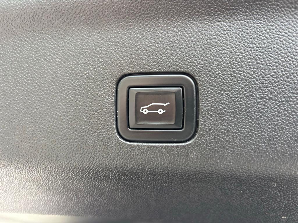 used 2021 GMC Yukon car, priced at $48,102