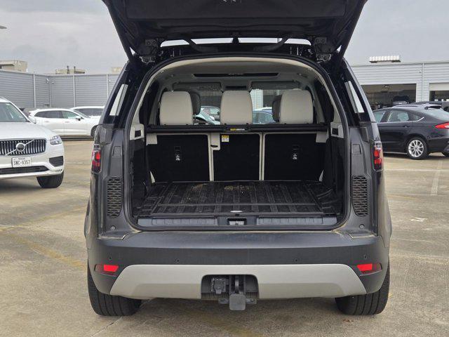new 2025 Land Rover Discovery car, priced at $69,996