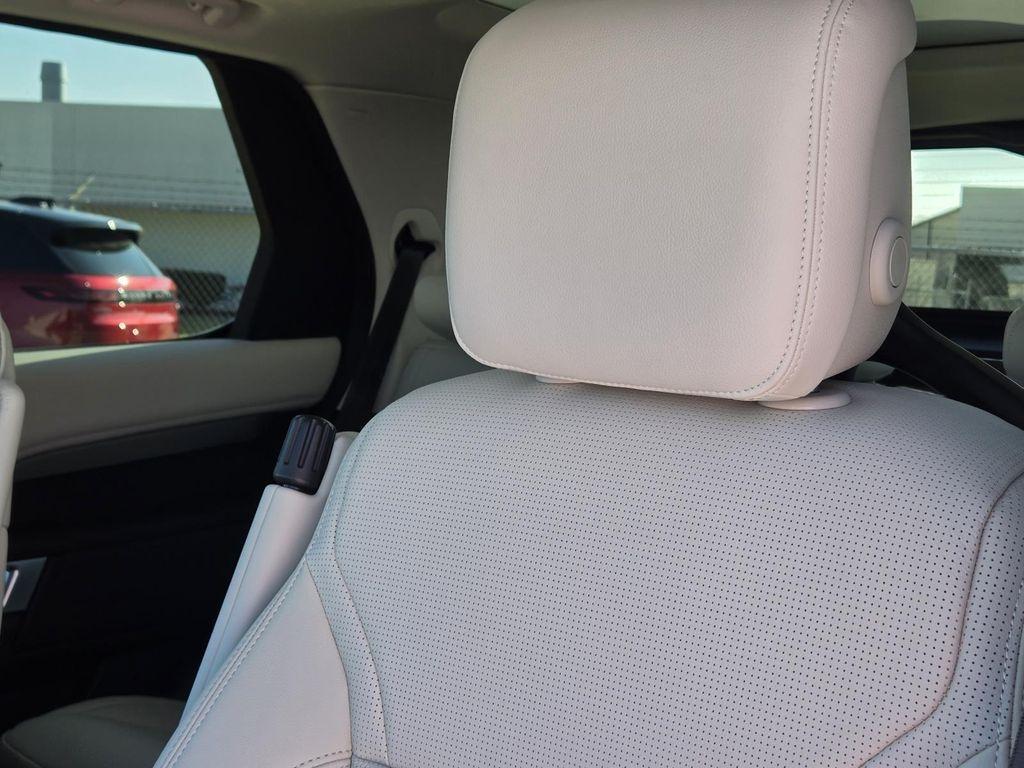 new 2026 Land Rover Discovery car, priced at $75,776