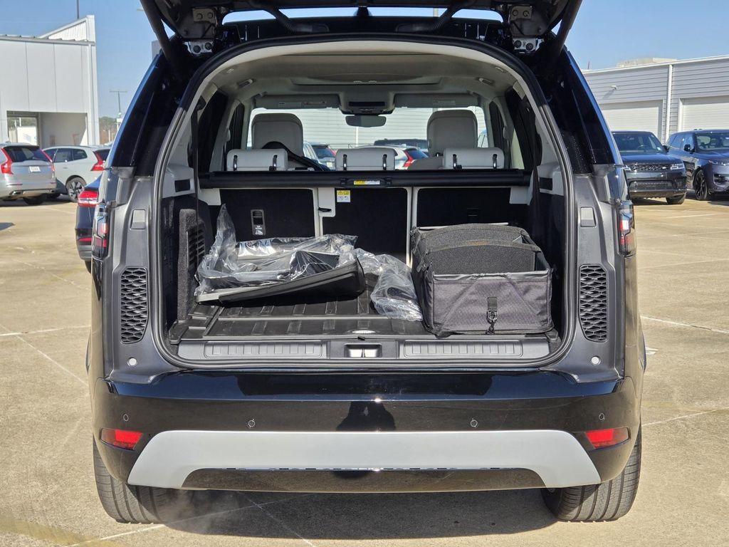 new 2026 Land Rover Discovery car, priced at $75,776