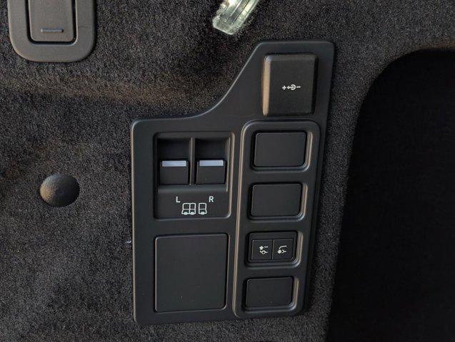 new 2025 Land Rover Discovery car, priced at $65,211