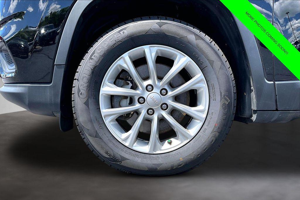 used 2019 Jeep Cherokee car, priced at $8,945