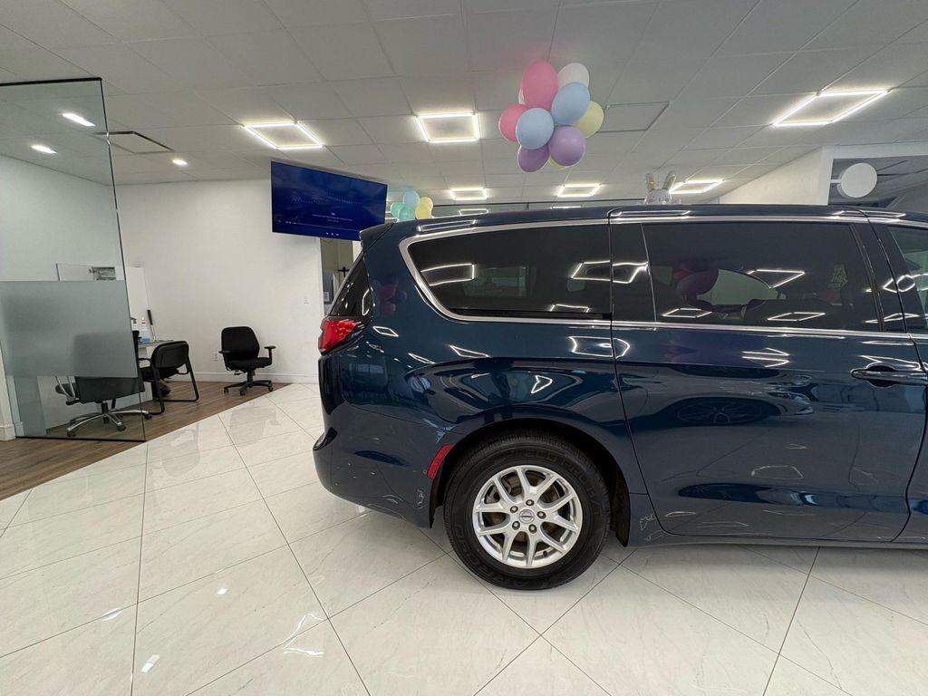 used 2025 Chrysler Pacifica car, priced at $25,995