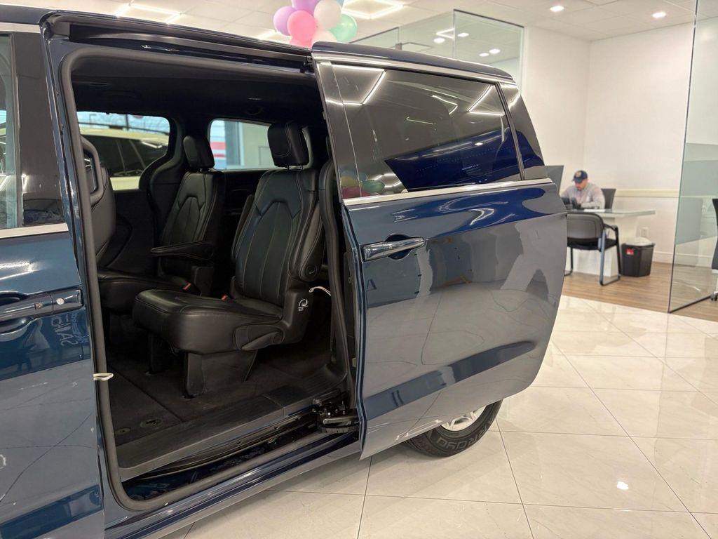 used 2025 Chrysler Pacifica car, priced at $25,995