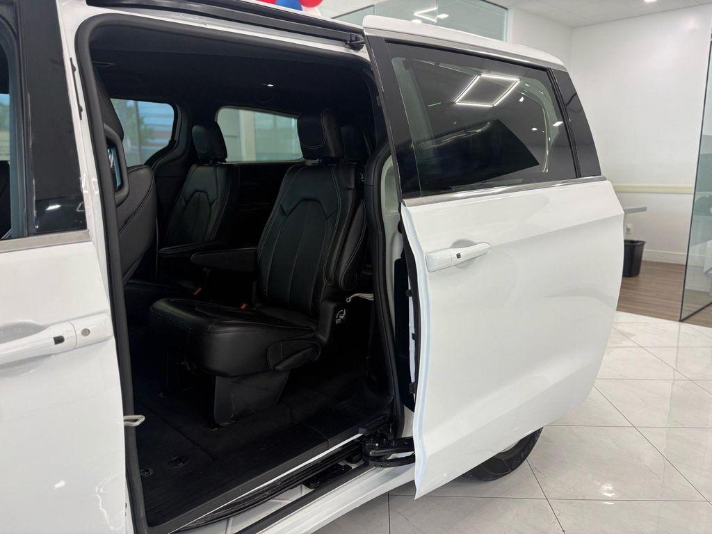 used 2025 Chrysler Pacifica car, priced at $25,695