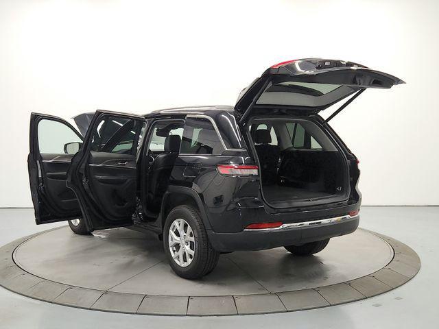 used 2024 Jeep Grand Cherokee car, priced at $31,597