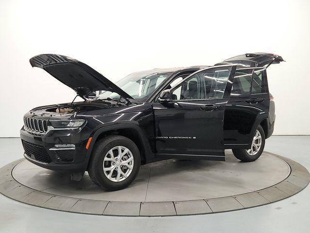 used 2024 Jeep Grand Cherokee car, priced at $31,597